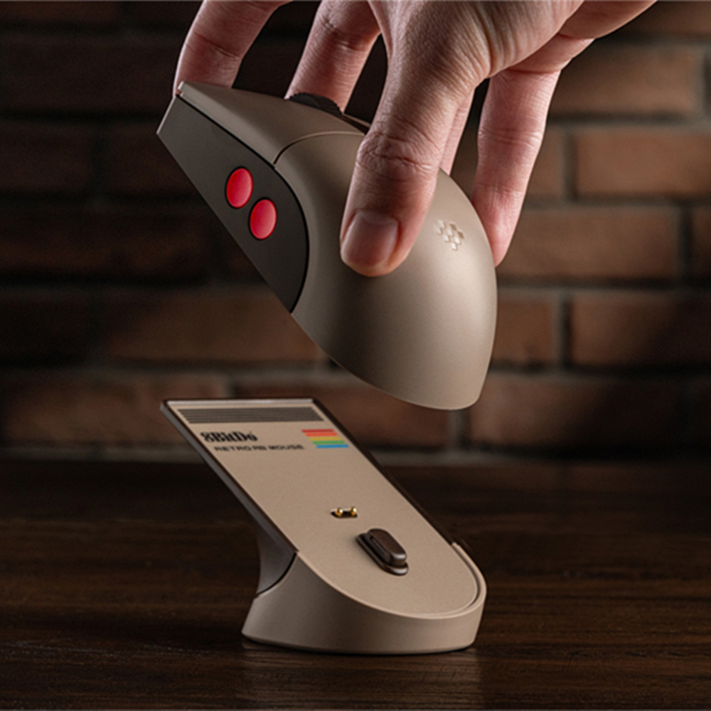 8BitDo Retro R8 Mouse - C64 Ed - Gaming Accessories Retro recensie en prijs